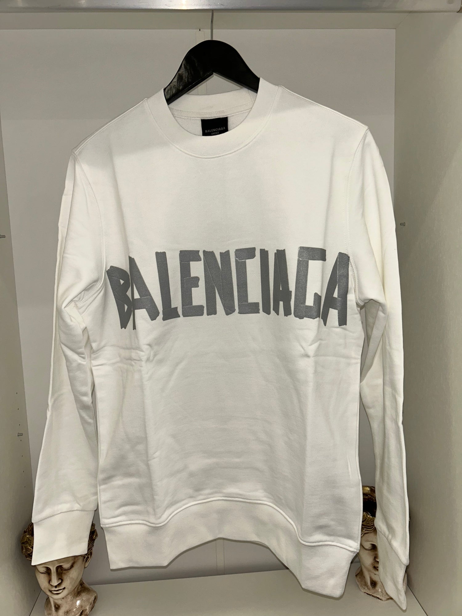 Блузи и пуловери